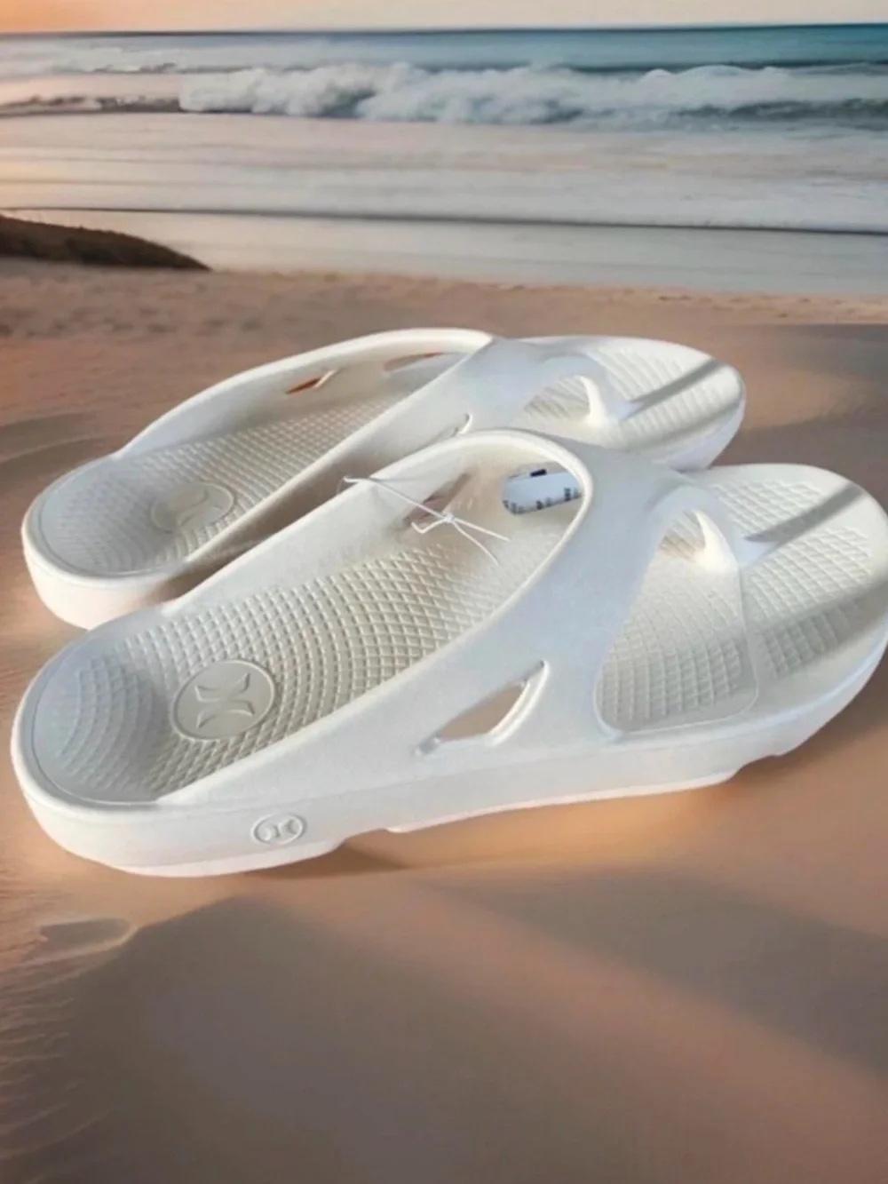Hurley Men’s Size 11 Injection Flip Flop Sandals. Cream. New with Tags